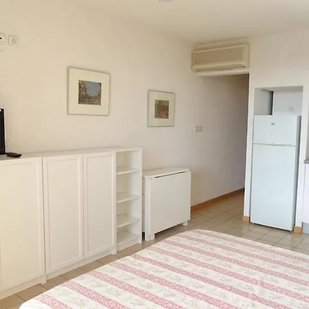 Studio In Residence With Terrace And Pool